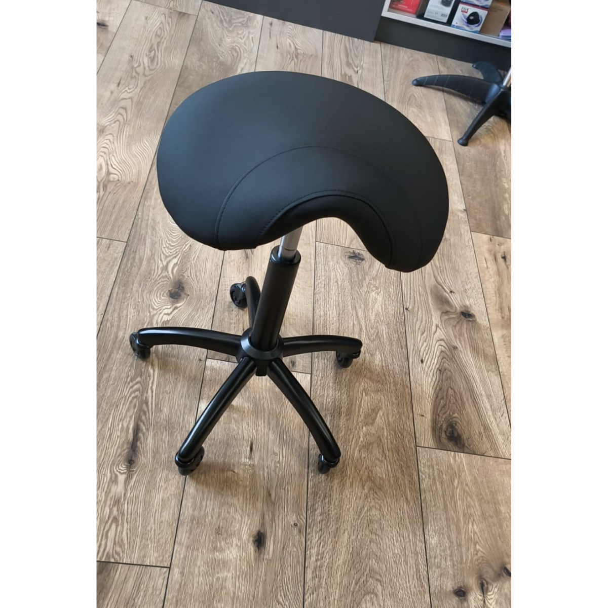 Taboret Hoker Czarny, kółka kauczukowe, miękkie siedzisko