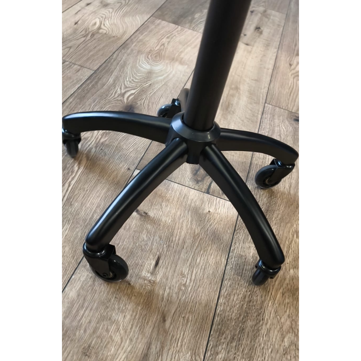 Taboret Hoker Czarny, kółka kauczukowe, miękkie siedzisko